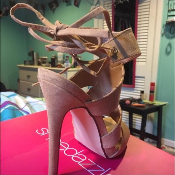 Heels - Picture 3 of 3